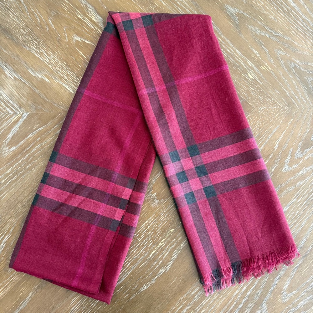 Burberry Cotton Shawl Red Black